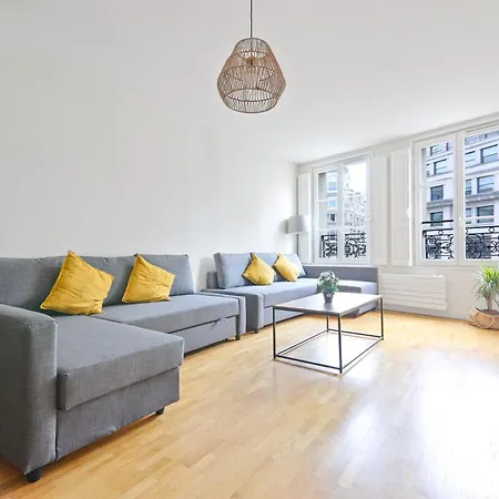 Heart Of Paris-2br-8p-musee Du Louvre 4 Free Netflix Apartment Paris